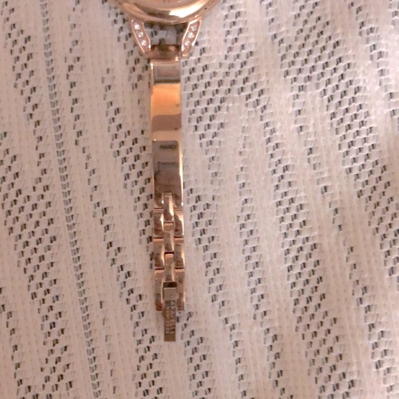 Round dial Caravelle New York rose gold wrist watch - Picture 3 of 5